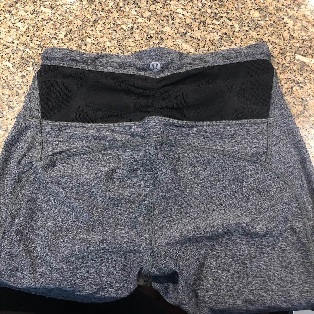 Lululemon crop leggings with mesh detail - Picture 5 of 9